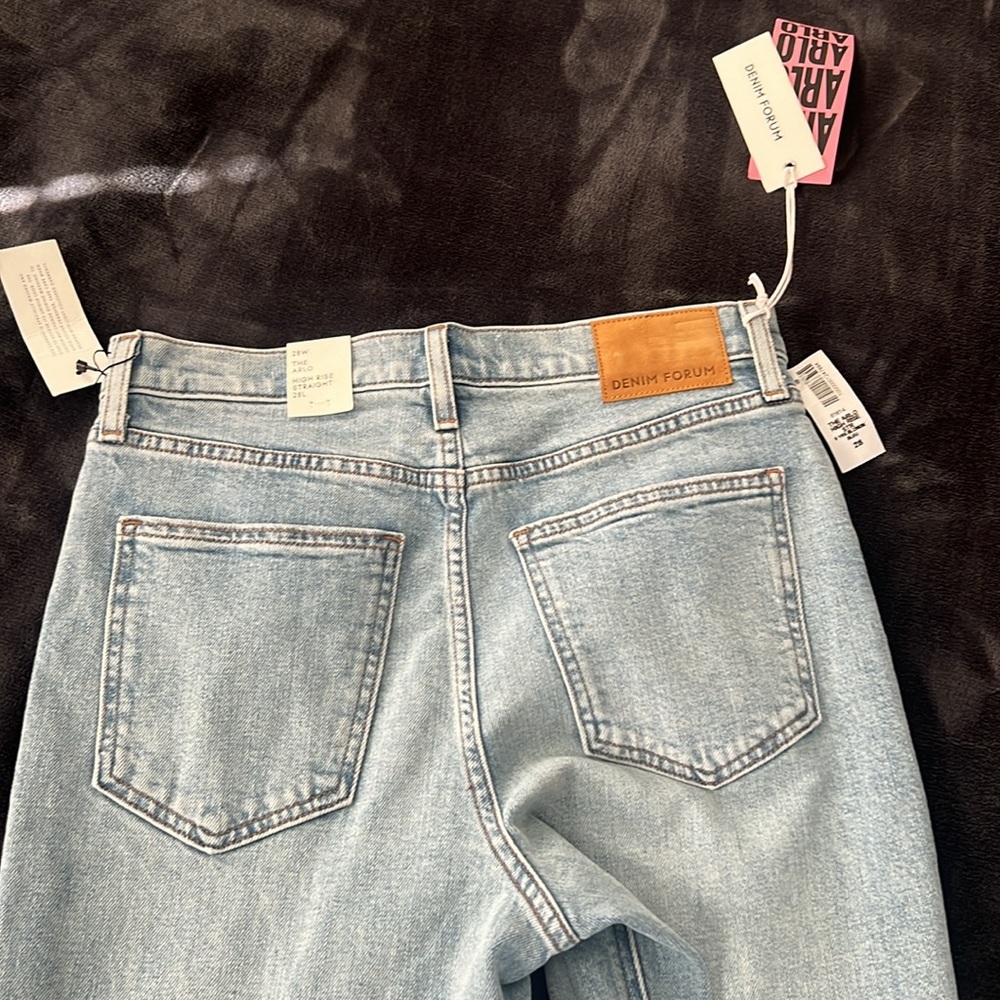 Aritzia NWT Denim The Arlo Hi-Rise Straight Jean
High-waisted straight jeans - Picture 7 of 8